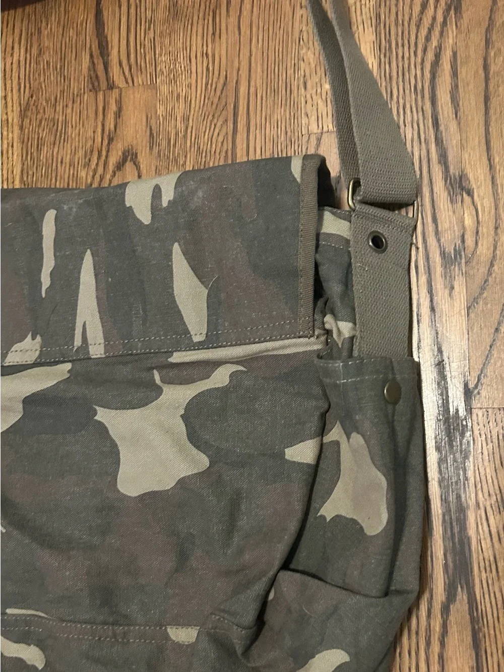 Source Unknown Camouflage Messenger Bag - Green and Black